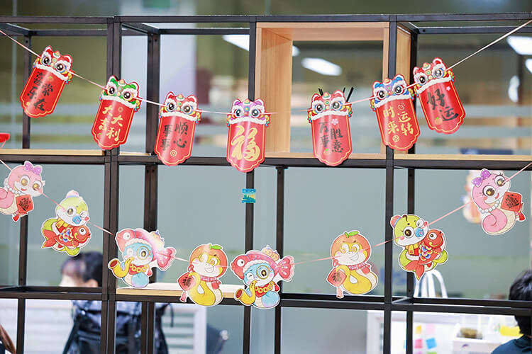 بيئة عمل UskyExpress Logistics